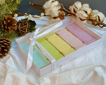 Box of christmas cracker cookies available for postal delivery across the uk