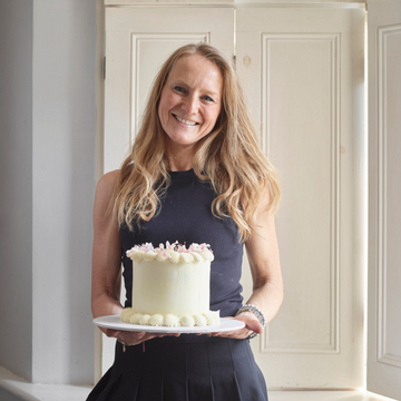 Etoile Bakery founder holding a cake in her hands