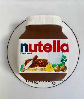 CAke carved to look like a jar of nutella