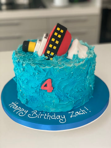  Cake with the titanic sinking on top of it